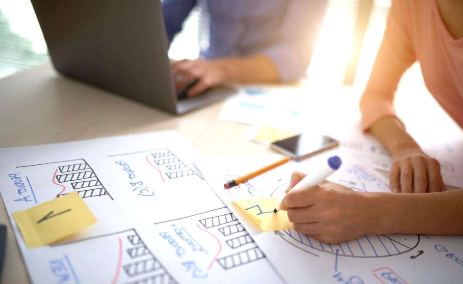 Lucru la strategie SEO pentru client